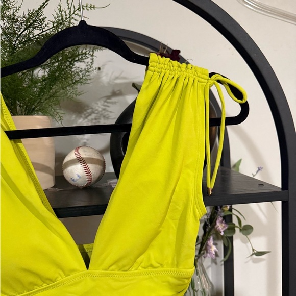 Robin Piccone Yellow One Piece Swimsuit with Plunging V-Neckline size 8 - Picture 4 of 9